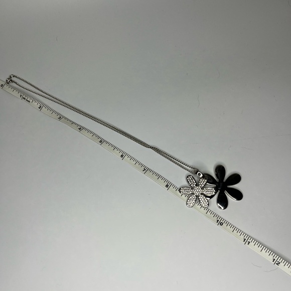 Fun silver toned necklace - Picture 6 of 6